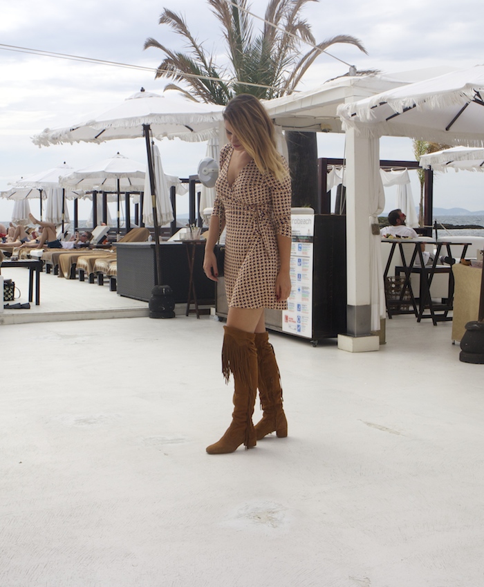 fashion pill dress camel blazer Zara chanel bag hat Paula Fraile amaras la  moda fashion blogger3 - amaraslamoda